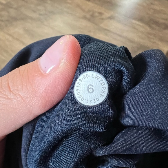 Lululemon Wunder Train 6” shorts - Picture 3 of 4